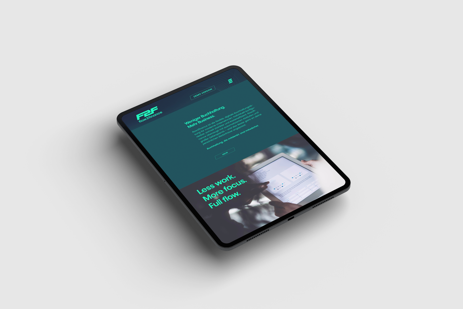 Website von flow2finance auf einem iPad